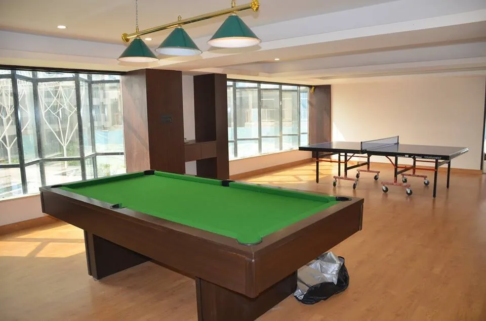 Pool table and table tennis in the games room