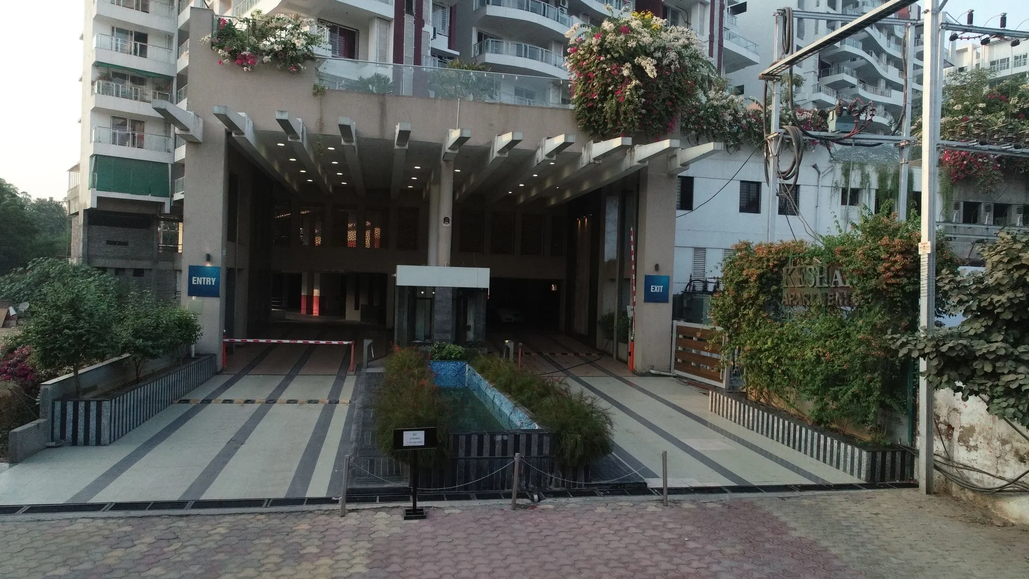 The main entrance to Keshar Apartments