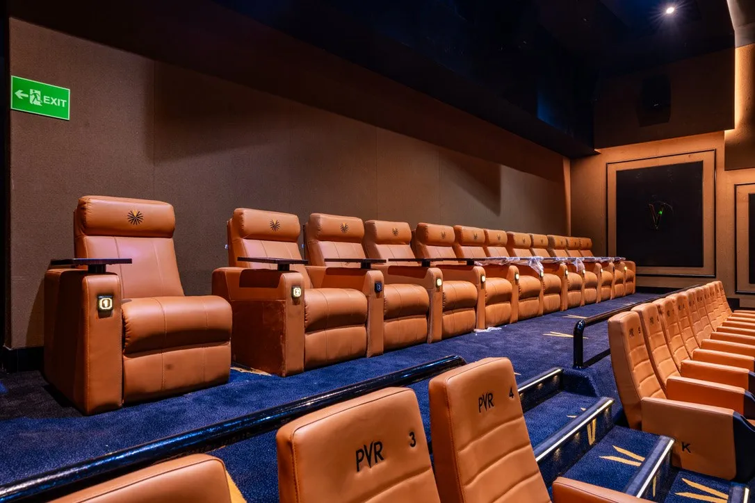 Recliner seats